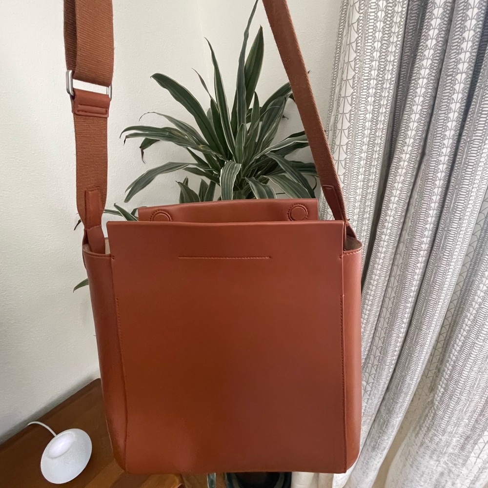 Everlane The Form Italian Leather Bag  [like new]